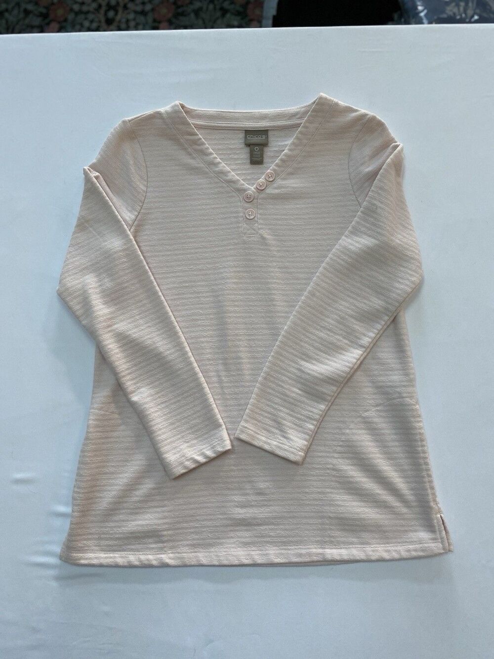 Chico's Size 0 Small Pale Pink Textured Henley Top Long Sleeve V-Neck Ribbed